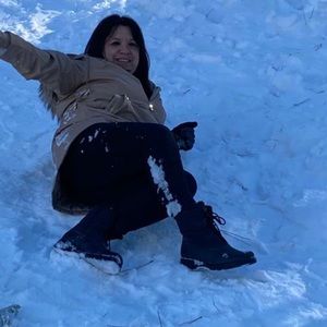 Meet your Posher, Claudia